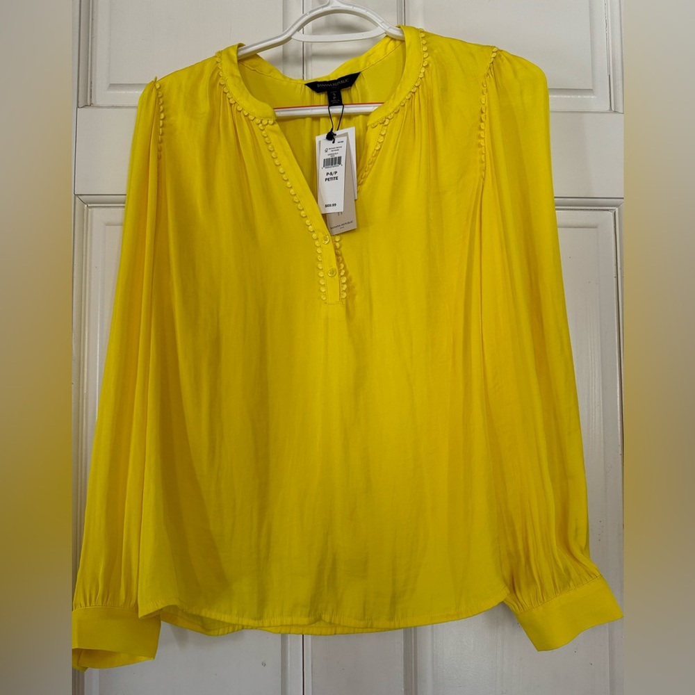 Banana Republic long sleeve yellow top! NWT